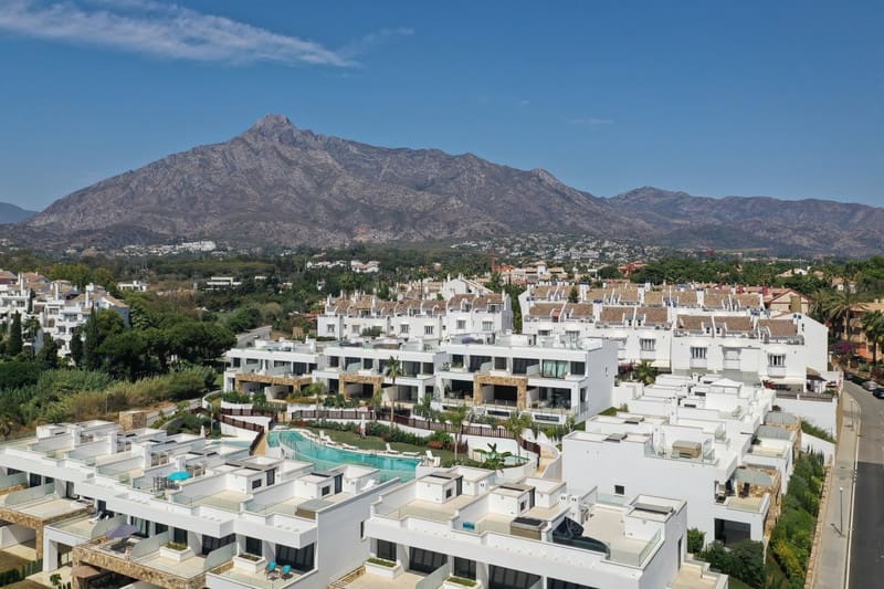 4 slaapkamer Huis te huur in Marbella met zwembad garage - € 7.500 (Ref: 8715200)