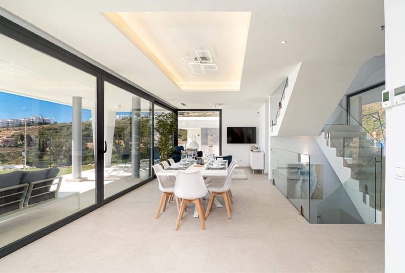3 sypialnia Willa do wynajęcia w La Duquesa / Puerto de la Duquesa z basenem garażem - 5 000 € (Ref: 8716920)