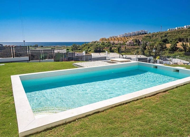 3 sypialnia Willa do wynajęcia w La Duquesa / Puerto de la Duquesa z basenem garażem - 5 000 € (Ref: 8716920)