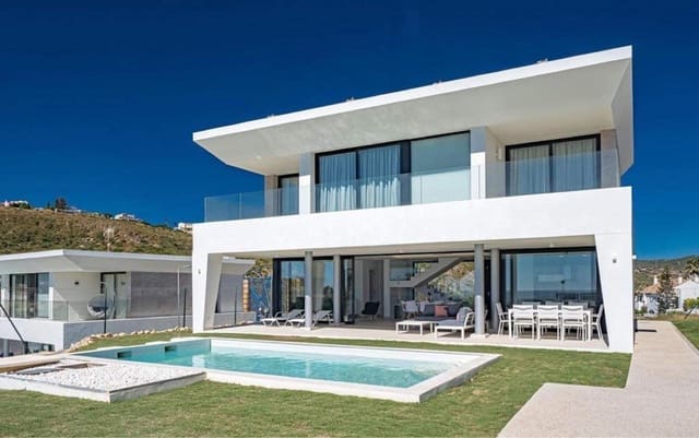 3 makuuhuone Huvila vuokrattavana paikassa La Duquesa / Puerto de la Duquesa, Manilva mukana uima-altaan 
autotalli - 5 000 € (Ref: 8716920)