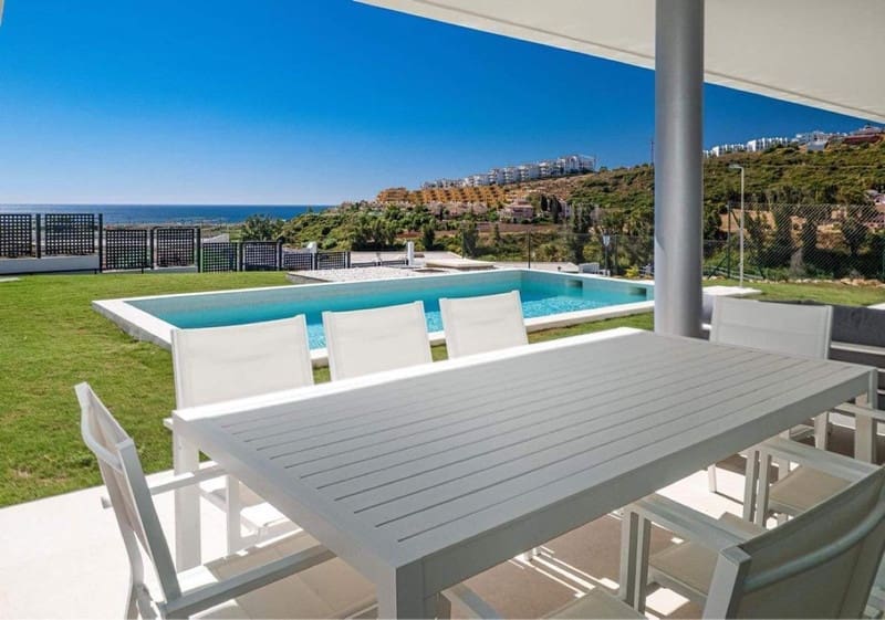 3 soverom Villa til salgs i La Duquesa / Puerto de la Duquesa med svømmebasseng garasje - € 1 400 000 (Ref: 8716921)