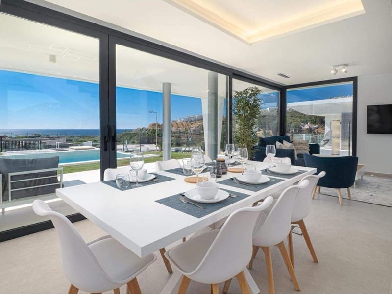 3 soverom Villa til salgs i La Duquesa / Puerto de la Duquesa med svømmebasseng garasje - € 1 400 000 (Ref: 8716921)
