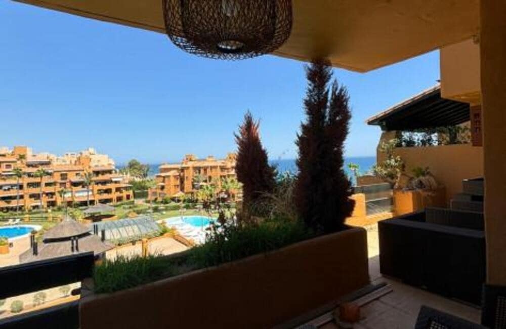 3 soveværelse Lejlighed til leje i Estepona med swimmingpool garage - € 3.500 (Ref: 8740795)