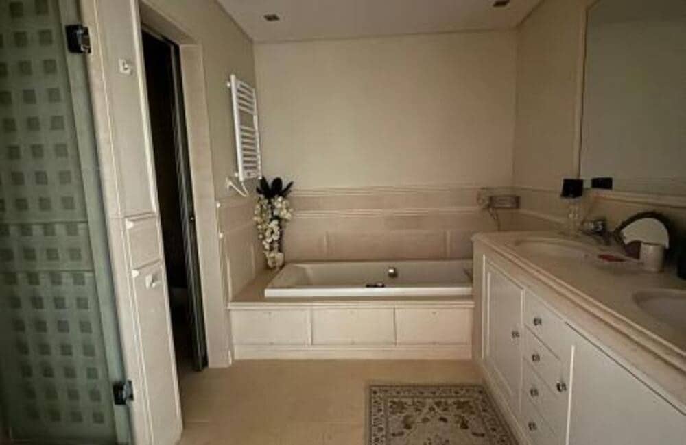 3 soveværelse Lejlighed til leje i Estepona med swimmingpool garage - € 3.500 (Ref: 8740795)