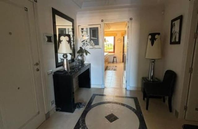 3 soveværelse Lejlighed til leje i El Padrón, Estepona med swimmingpool garage - € 4.000 (Ref: 8740795)