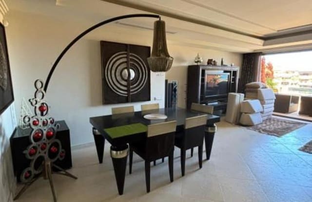 Appartement de 3 chambres à louer à El Padrón, Estepona avec piscine garage - 4 000 € (Ref: 8740795)