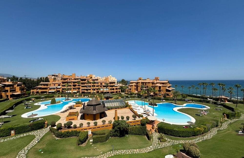 3 soveværelse Lejlighed til leje i Estepona med swimmingpool garage - € 4.000 (Ref: 8740795)