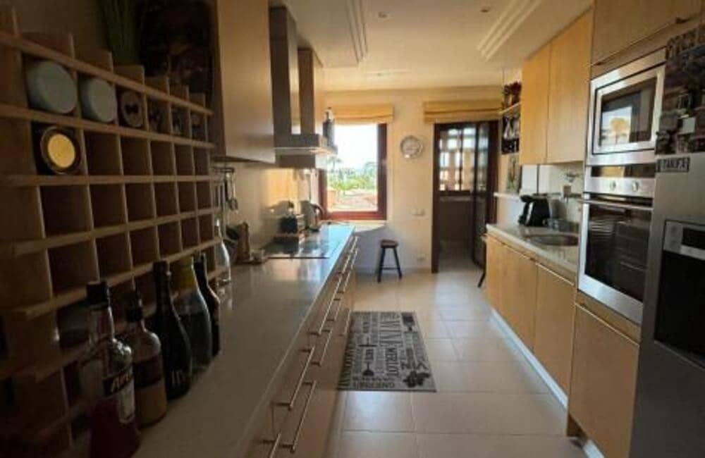 3 soveværelse Lejlighed til leje i Estepona med swimmingpool garage - € 4.000 (Ref: 8740795)