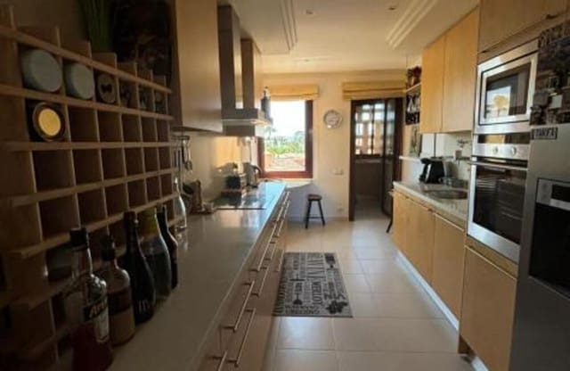 Appartement de 3 chambres à louer à El Padrón, Estepona avec piscine garage - 4 000 € (Ref: 8740795)
