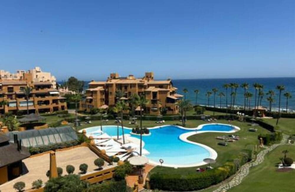 3 soveværelse Lejlighed til leje i Estepona med swimmingpool garage - € 4.000 (Ref: 8740795)