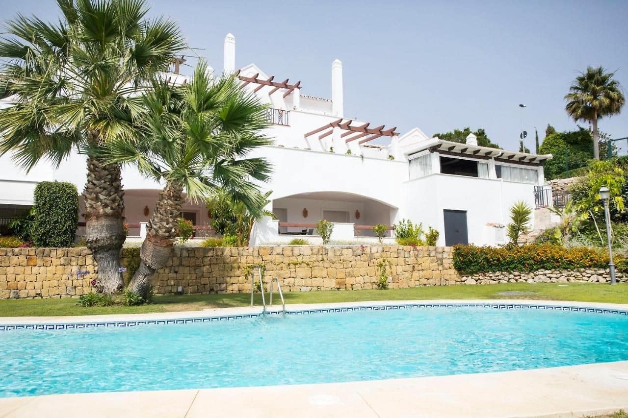 2 bedroom Apartment for rent in Marbella with pool - € 1,800 (Ref: 8746333)