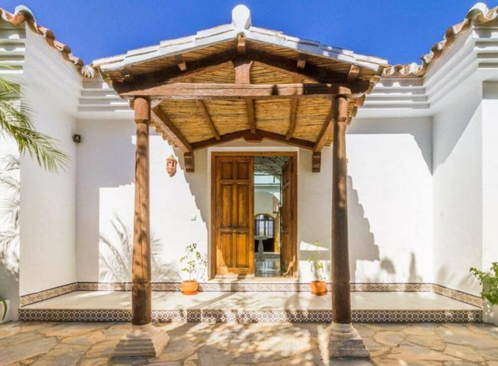 5 soveværelse Villa til leje i El Padron med swimmingpool garage - € 5.800 (Ref: 8751848)