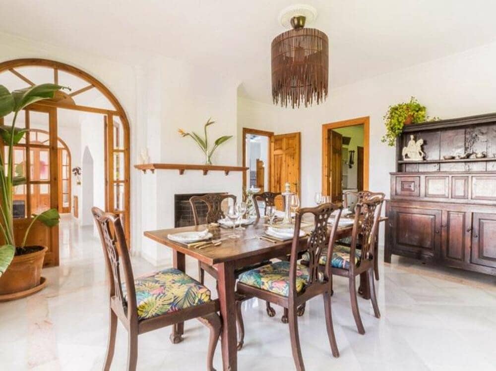 5 soveværelse Villa til leje i El Padron med swimmingpool garage - € 5.800 (Ref: 8751848)