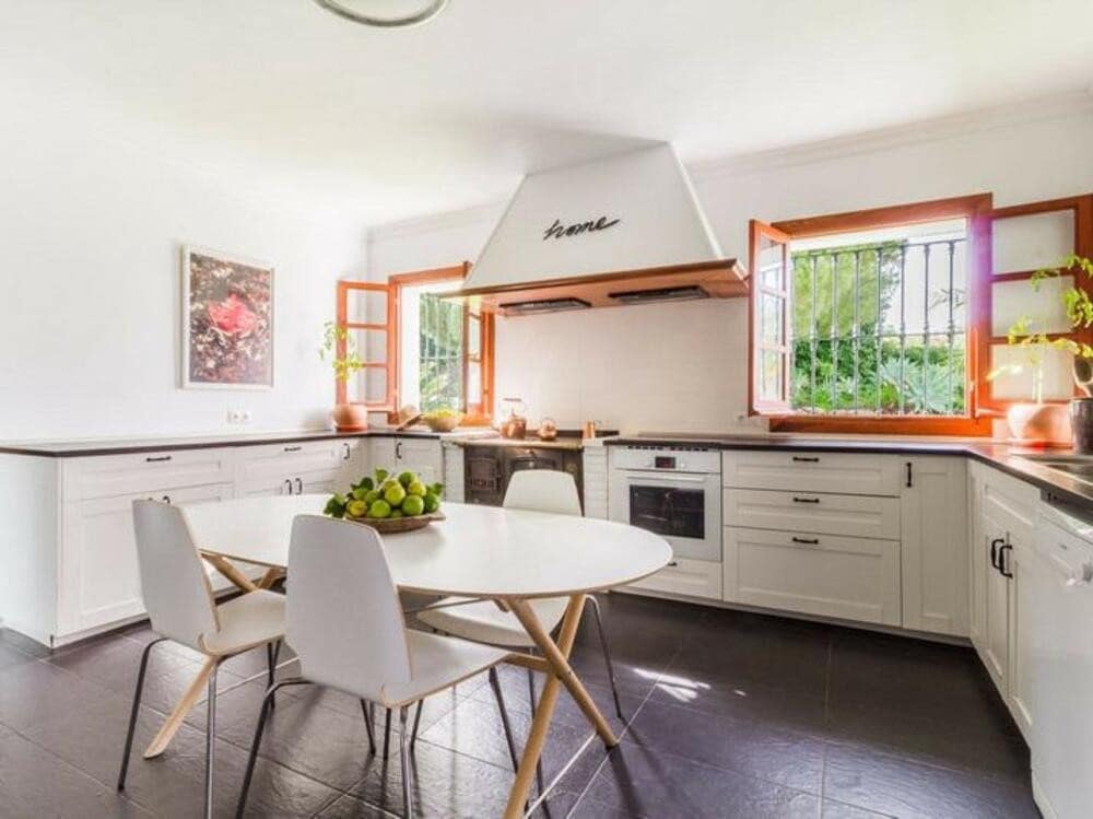 5 soveværelse Villa til leje i El Padron med swimmingpool garage - € 5.800 (Ref: 8751848)