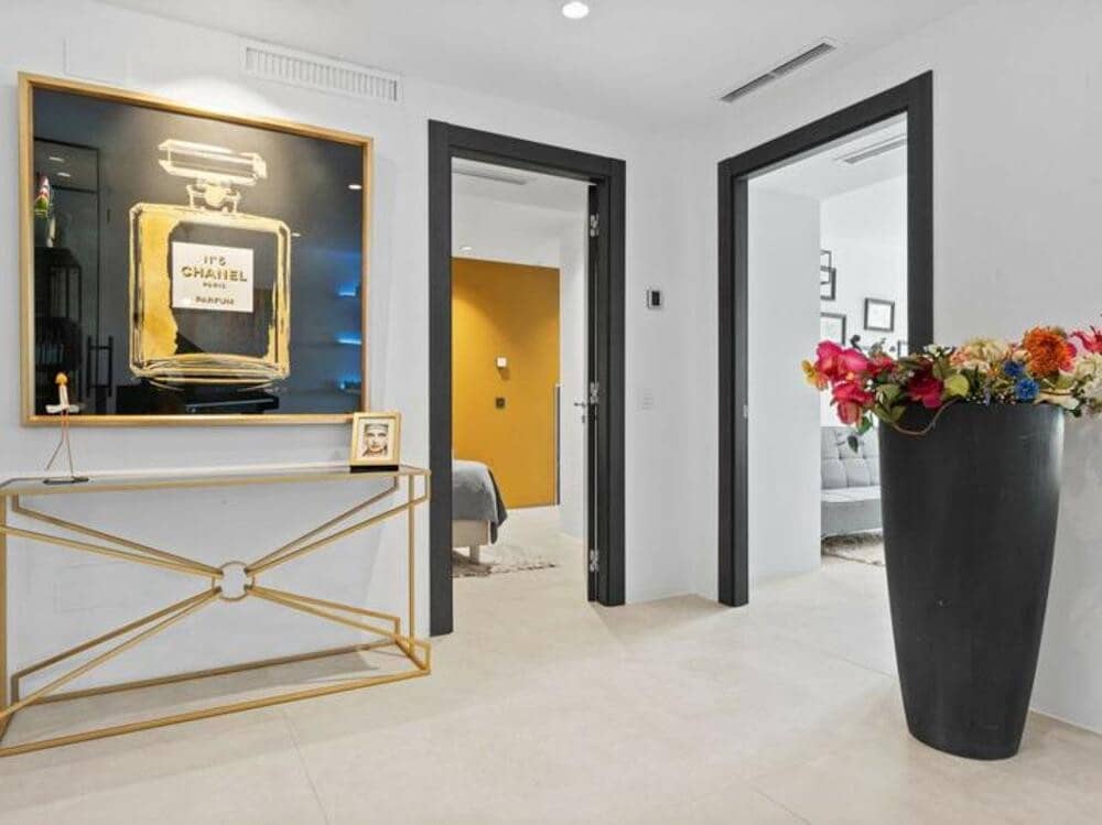 6 sypialnia Willa do wynajęcia w El Paraiso z basenem garażem - 11 995 € (Ref: 8755024)