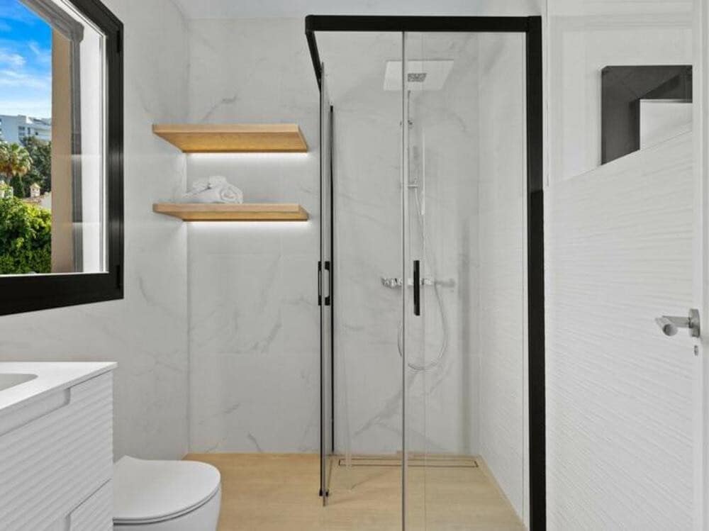 6 sypialnia Willa do wynajęcia w El Paraiso z basenem garażem - 11 995 € (Ref: 8755024)