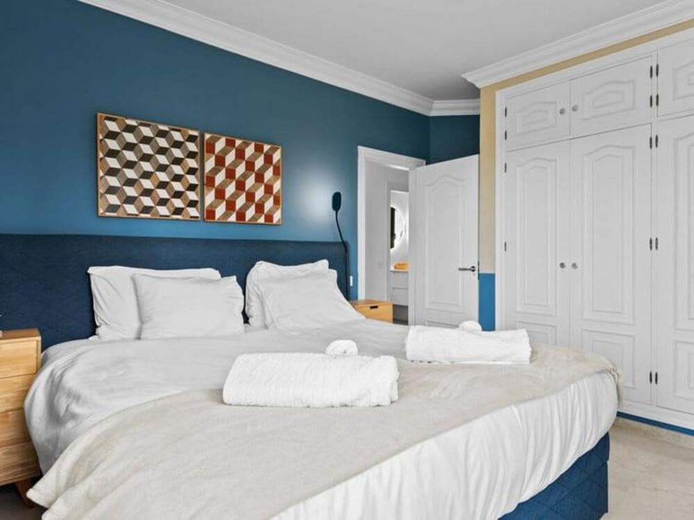 6 sypialnia Willa do wynajęcia w El Paraiso z basenem garażem - 11 995 € (Ref: 8755024)