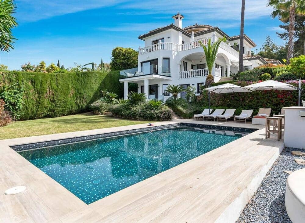 6 sypialnia Willa do wynajęcia w El Paraiso z basenem garażem - 11 995 € (Ref: 8755024)