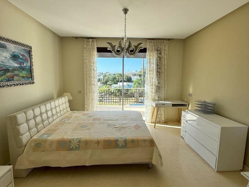 3 bedroom Townhouse for rent in Benahavis with pool garage - € 5,000 (Ref: 8766329)
