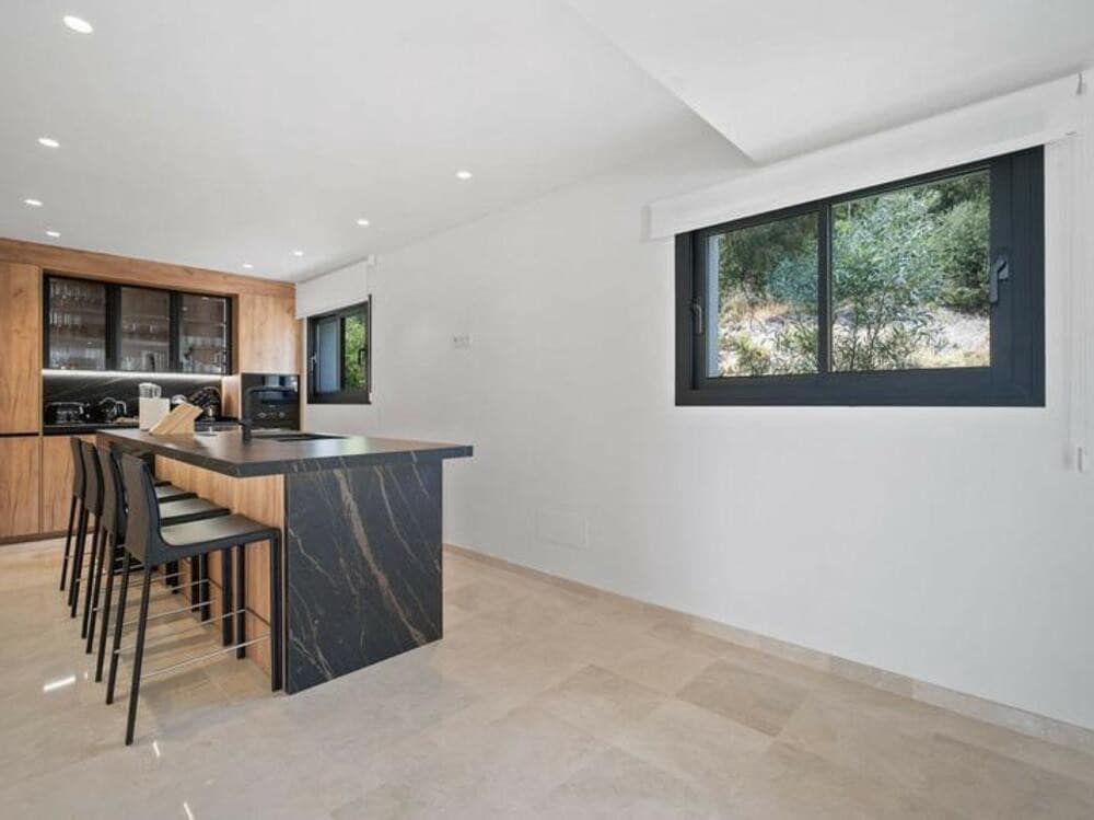 5 Zimmer Villa zu vermieten in Nueva Andalucia mit Pool Garage - 13.000 € (Ref: 8769761)