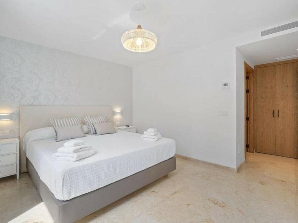 5 Zimmer Villa zu vermieten in Nueva Andalucia mit Pool Garage - 13.000 € (Ref: 8769761)