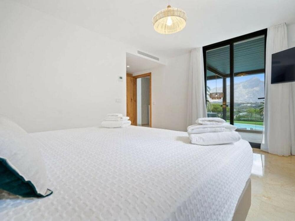 5 Zimmer Villa zu vermieten in Nueva Andalucia mit Pool Garage - 13.000 € (Ref: 8769761)