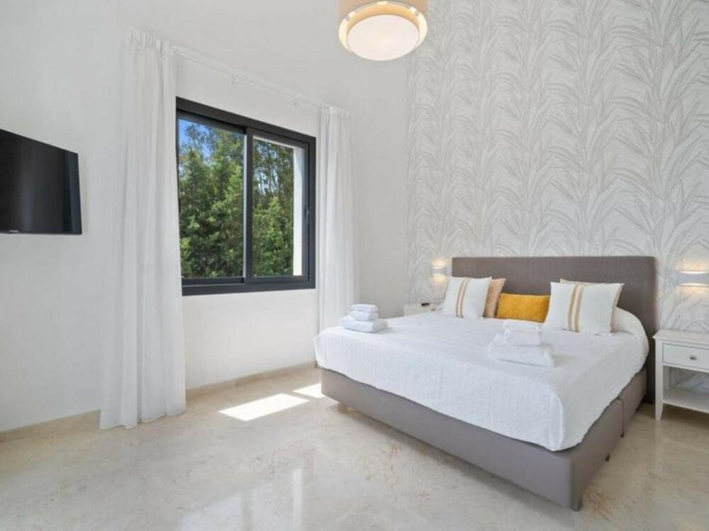 5 Zimmer Villa zu vermieten in Nueva Andalucia mit Pool Garage - 13.000 € (Ref: 8769761)