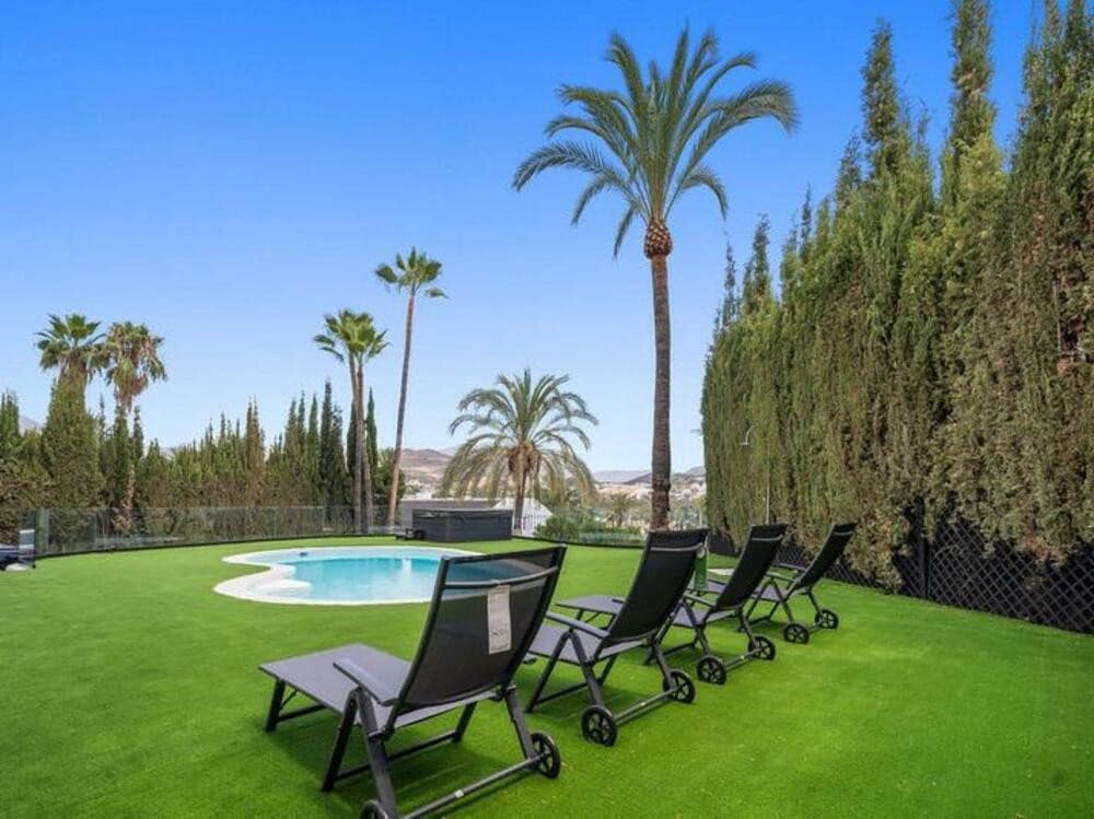 5 Zimmer Villa zu vermieten in Nueva Andalucia mit Pool Garage - 13.000 € (Ref: 8769761)