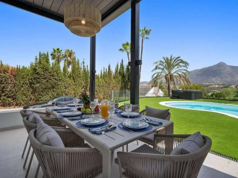 5 Zimmer Villa zu vermieten in Nueva Andalucia mit Pool Garage - 13.000 € (Ref: 8769761)