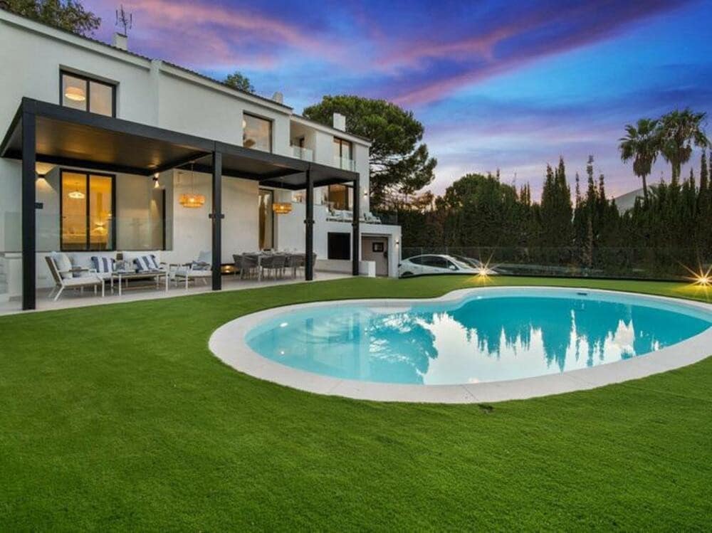5 Zimmer Villa zu vermieten in Nueva Andalucia mit Pool Garage - 13.000 € (Ref: 8769761)