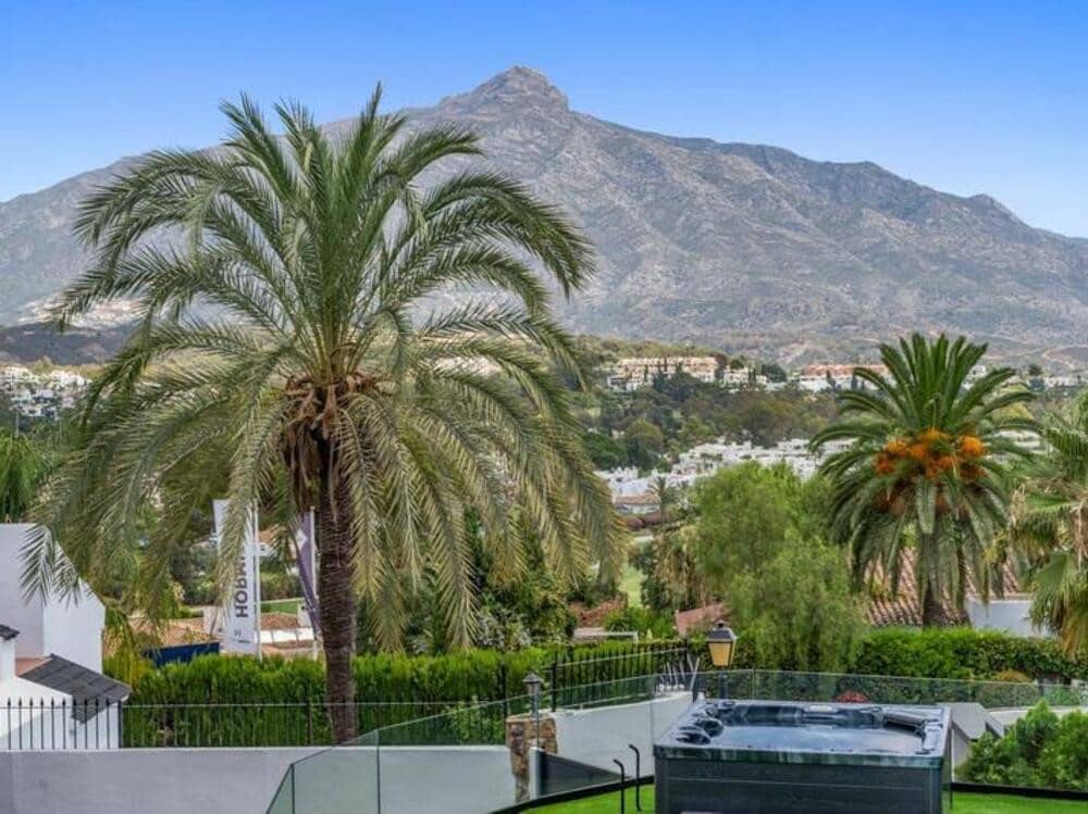 5 Zimmer Villa zu vermieten in Nueva Andalucia mit Pool Garage - 13.000 € (Ref: 8769761)