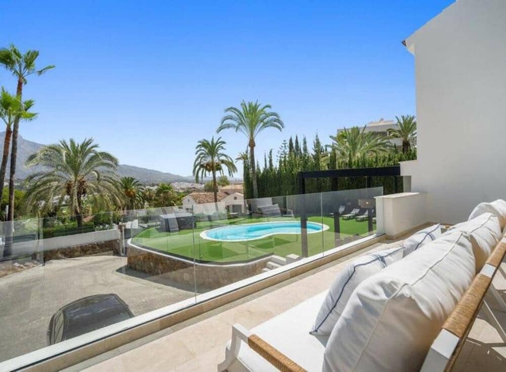 5 Zimmer Villa zu vermieten in Nueva Andalucia mit Pool Garage - 13.000 € (Ref: 8769761)