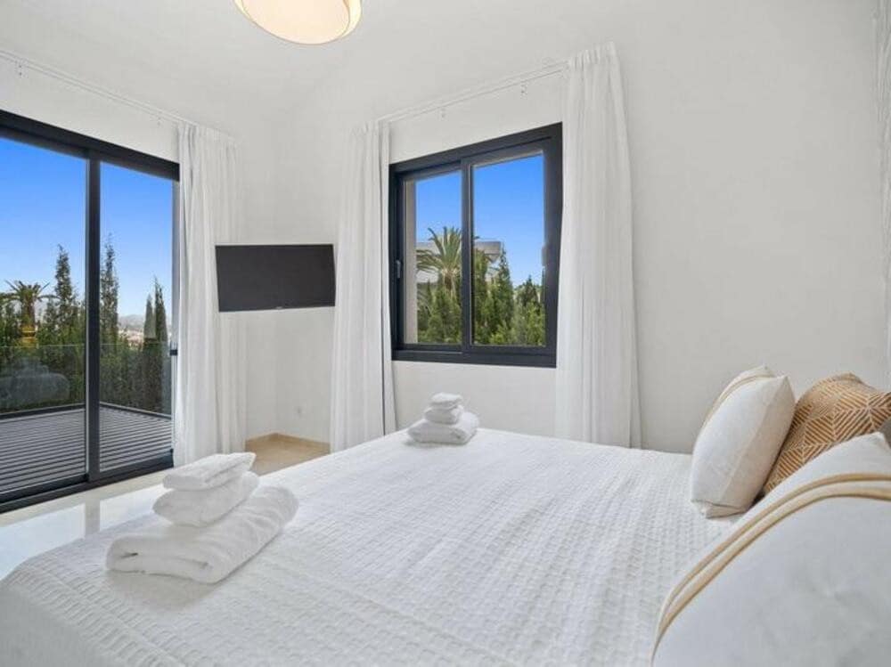 5 Zimmer Villa zu vermieten in Nueva Andalucia mit Pool Garage - 13.000 € (Ref: 8769761)