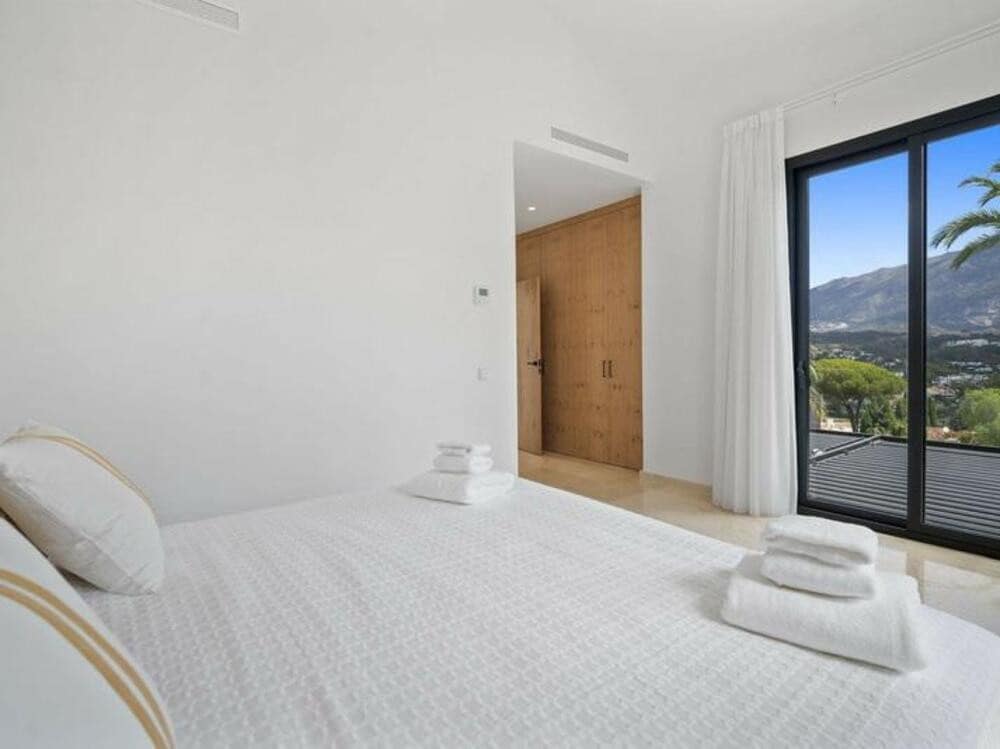 5 Zimmer Villa zu vermieten in Nueva Andalucia mit Pool Garage - 13.000 € (Ref: 8769761)