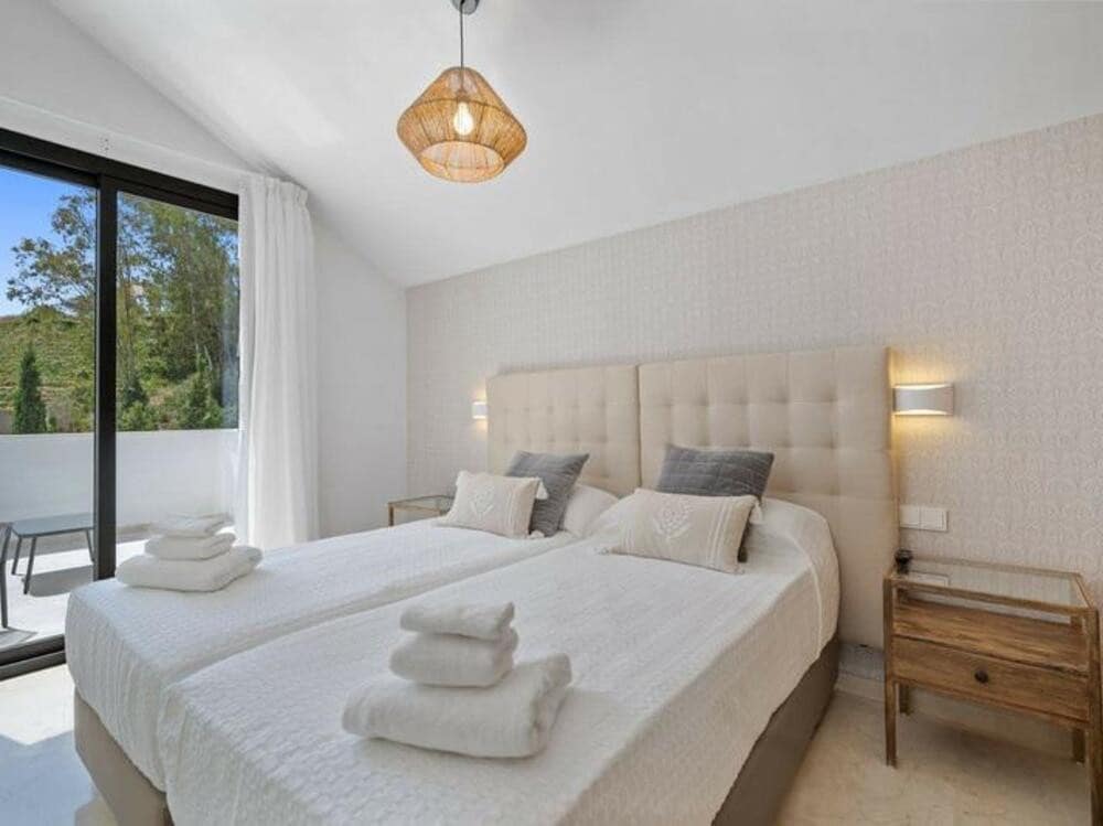 5 Zimmer Villa zu vermieten in Nueva Andalucia mit Pool Garage - 13.000 € (Ref: 8769761)