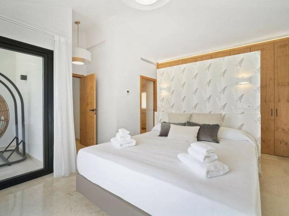 5 Zimmer Villa zu vermieten in Nueva Andalucia mit Pool Garage - 13.000 € (Ref: 8769761)