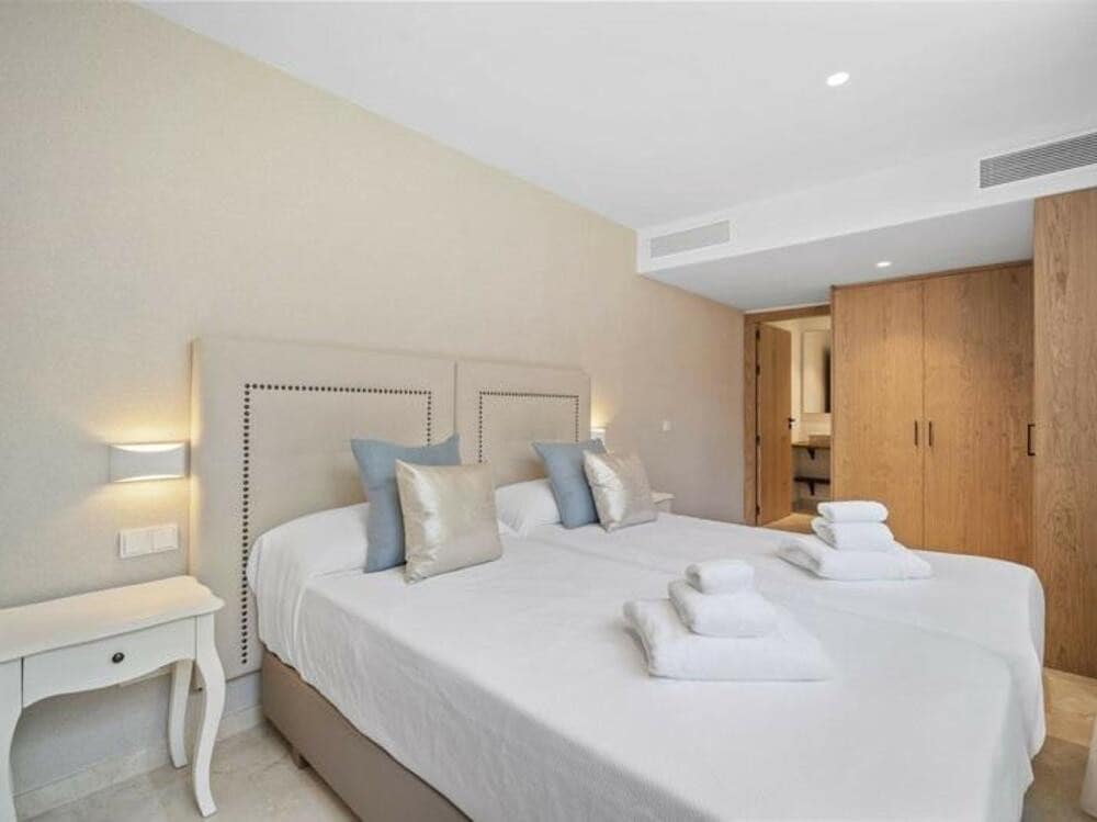 5 Zimmer Villa zu vermieten in Nueva Andalucia mit Pool Garage - 13.000 € (Ref: 8769761)