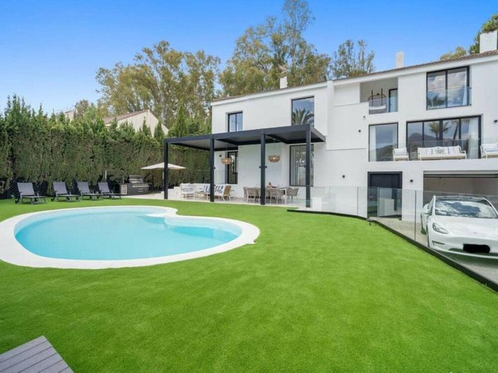 5 Zimmer Villa zu vermieten in Nueva Andalucia mit Pool Garage - 13.000 € (Ref: 8769761)