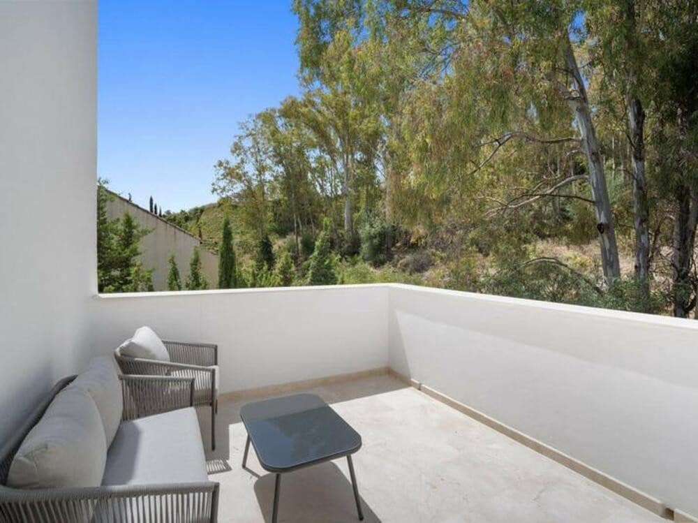 5 Zimmer Villa zu vermieten in Nueva Andalucia mit Pool Garage - 13.000 € (Ref: 8769761)