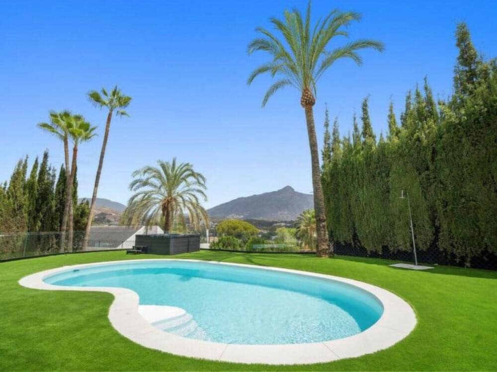 5 Zimmer Villa zu vermieten in Nueva Andalucia mit Pool Garage - 13.000 € (Ref: 8769761)