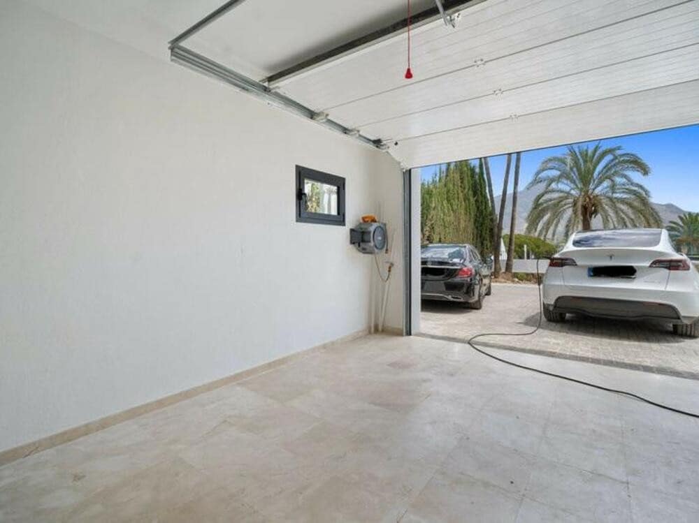 5 Zimmer Villa zu vermieten in Nueva Andalucia mit Pool Garage - 13.000 € (Ref: 8769761)