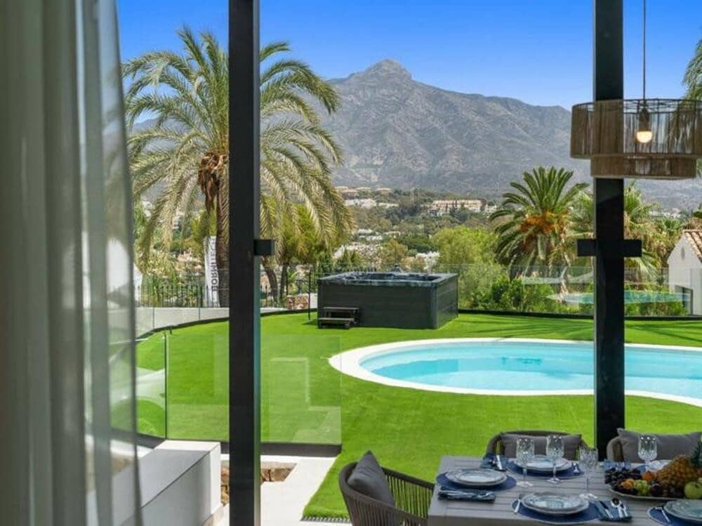 5 Zimmer Villa zu vermieten in Nueva Andalucia mit Pool Garage - 13.000 € (Ref: 8769761)