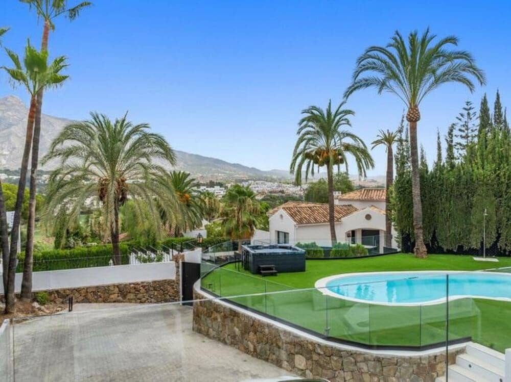 5 Zimmer Villa zu vermieten in Nueva Andalucia mit Pool Garage - 13.000 € (Ref: 8769761)