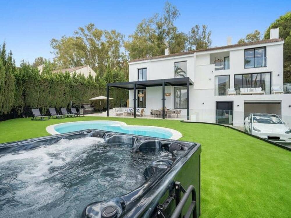 5 Zimmer Villa zu vermieten in Nueva Andalucia mit Pool Garage - 13.000 € (Ref: 8769761)