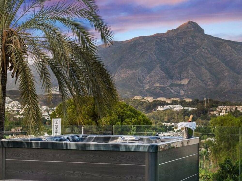 5 Zimmer Villa zu vermieten in Nueva Andalucia mit Pool Garage - 13.000 € (Ref: 8769761)