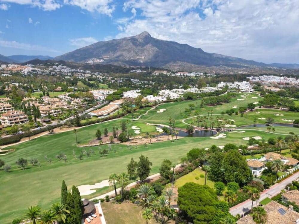 5 Zimmer Villa zu vermieten in Nueva Andalucia mit Pool Garage - 13.000 € (Ref: 8769761)