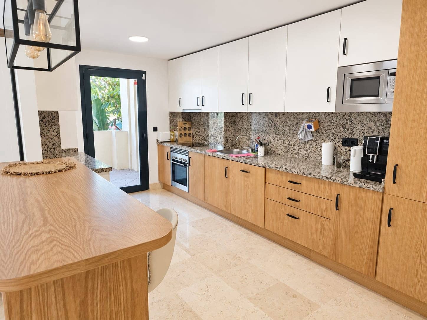 2 Zimmer Apartment zu vermieten in Benahavis mit Pool Garage - 2.300 € (Ref: 8769762)