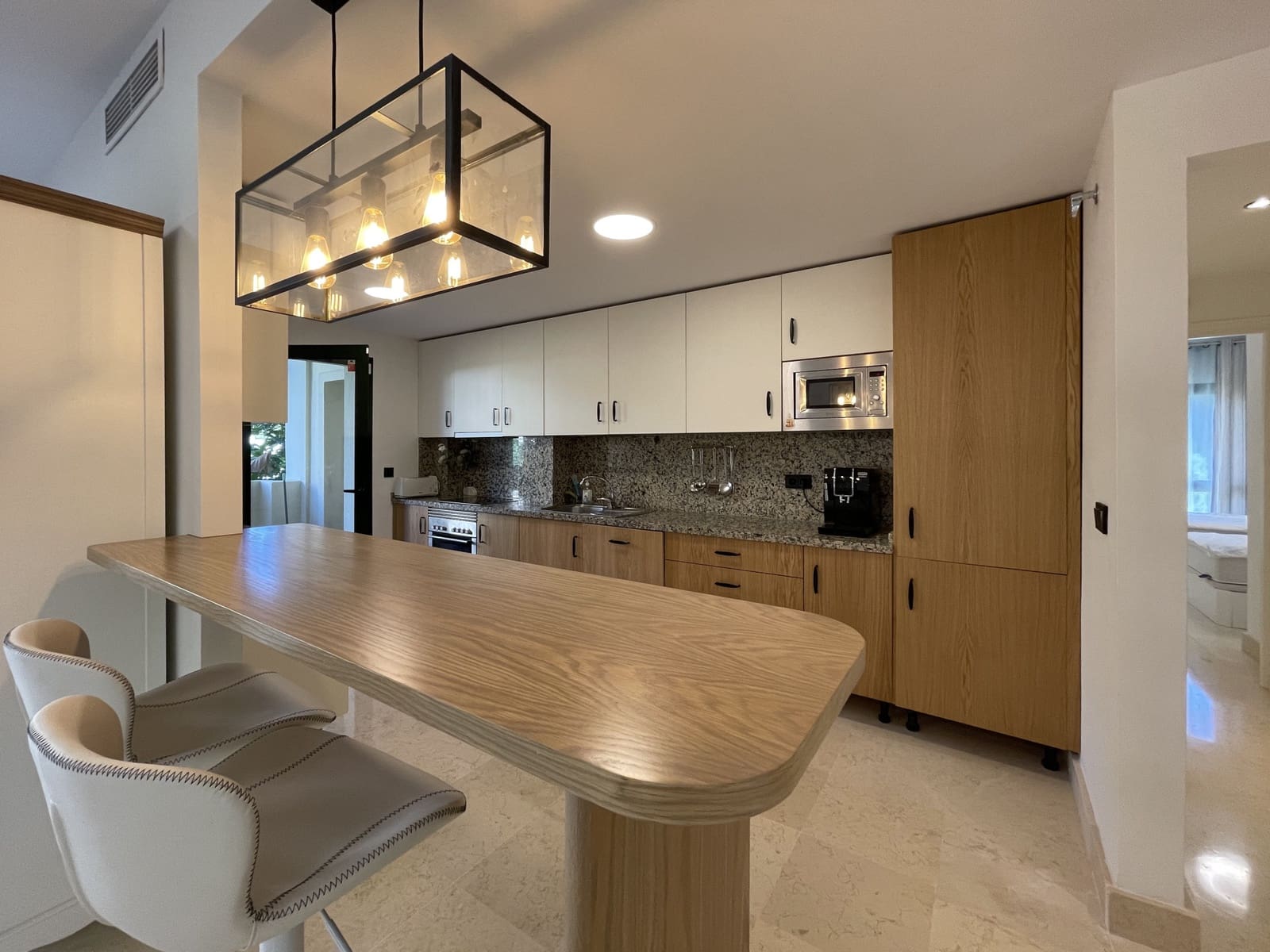 2 Zimmer Apartment zu vermieten in Benahavis mit Pool Garage - 2.300 € (Ref: 8769762)