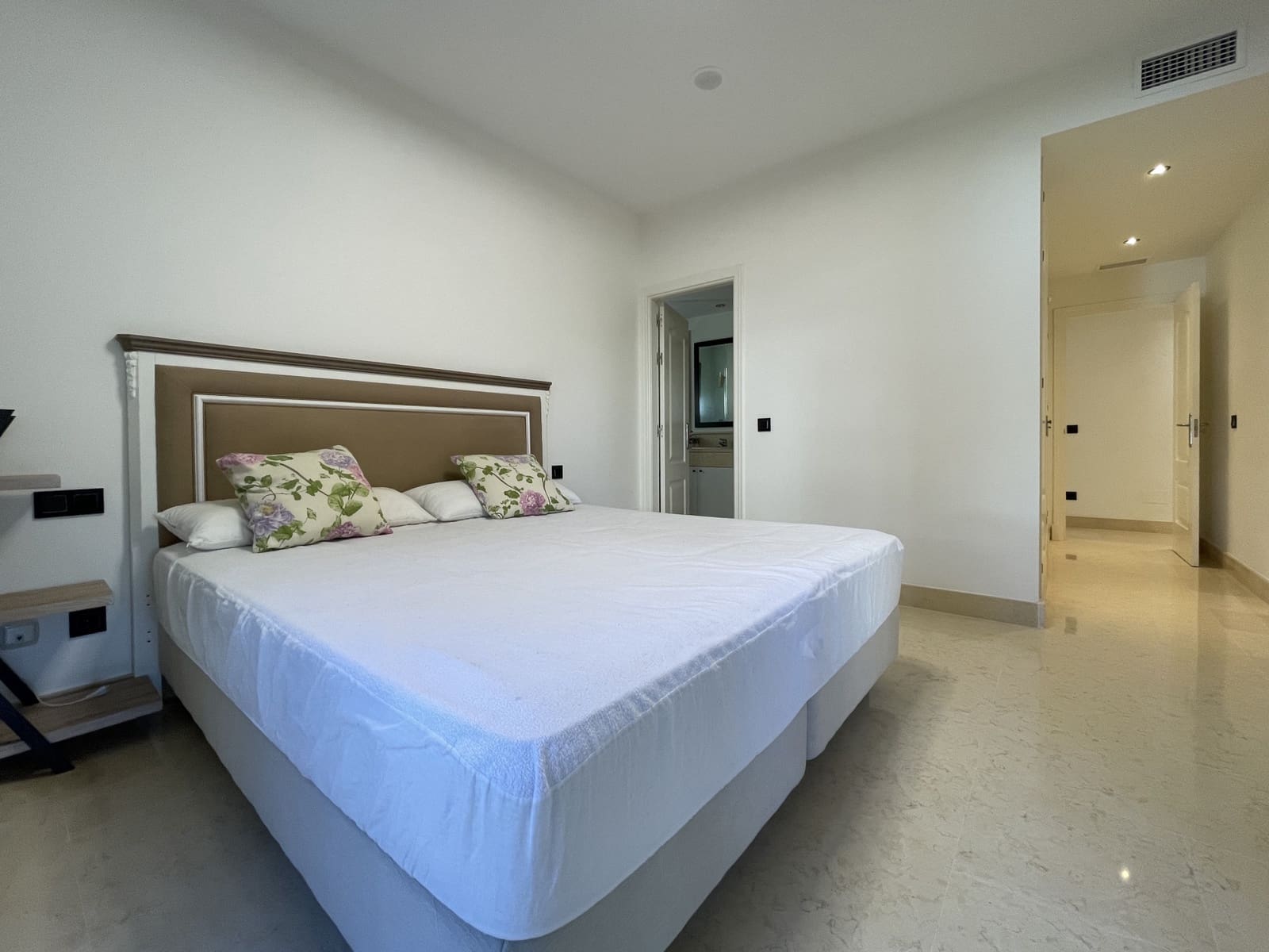 2 Zimmer Apartment zu vermieten in Benahavis mit Pool Garage - 2.300 € (Ref: 8769762)