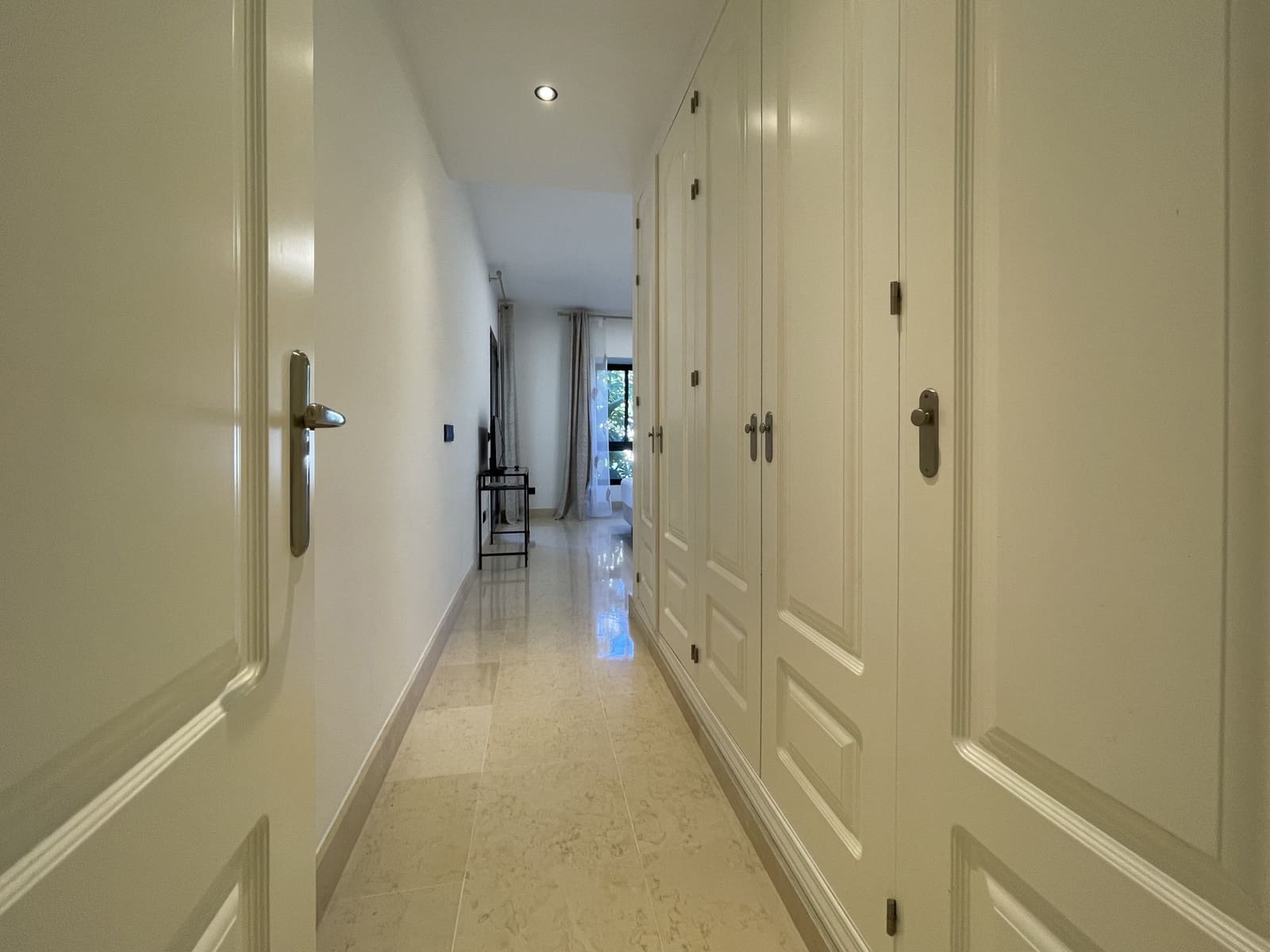 2 Zimmer Apartment zu vermieten in Benahavis mit Pool Garage - 2.300 € (Ref: 8769762)